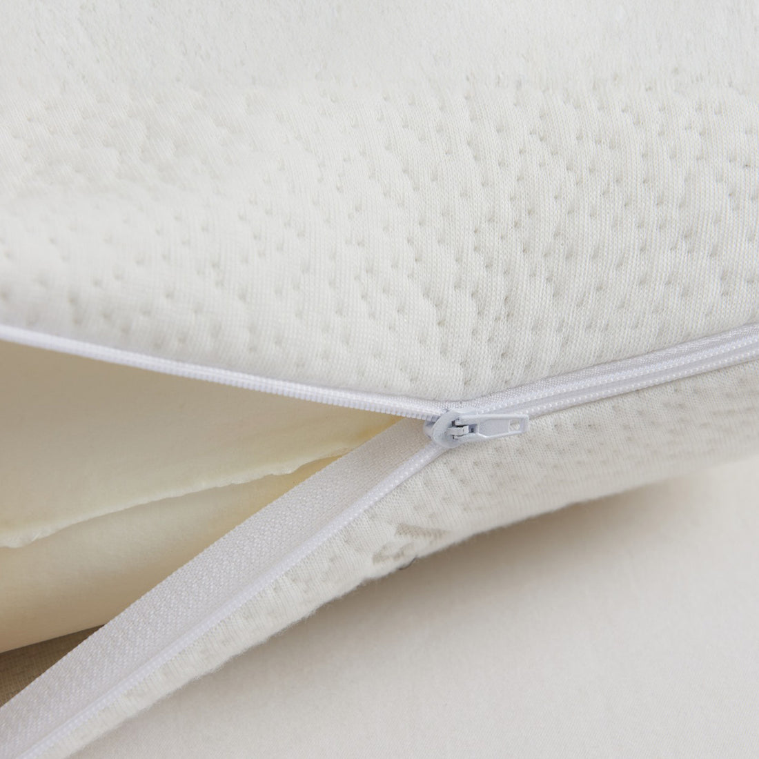 مخدة ميموري فوم بقماش بامبو الناعم